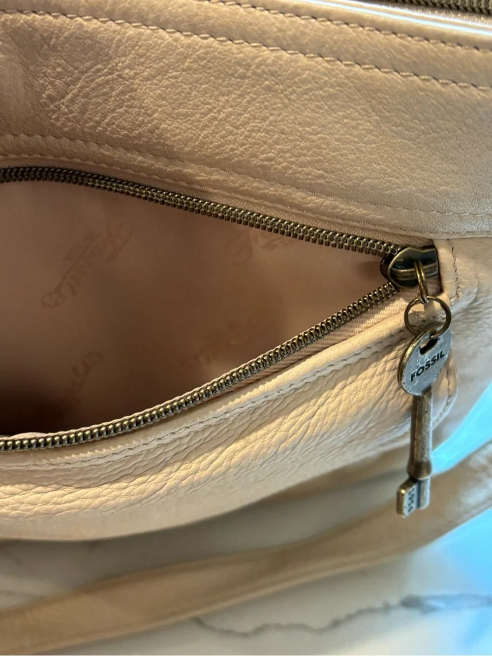 Fossil Vintage 1990’s Pebbled Leather Organizer Crossbody Light Beige 75082